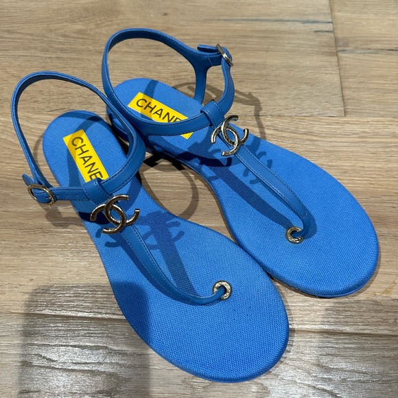 Chanel Interlocking CC Logo Blue Leather Sandals Size 41 - Picture 1 of 4